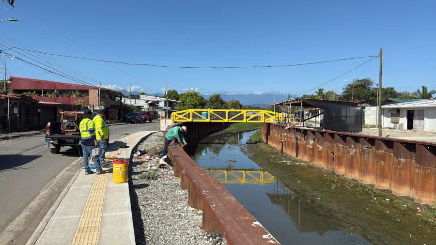 Finishing welds and urban integration on the riverbank defense